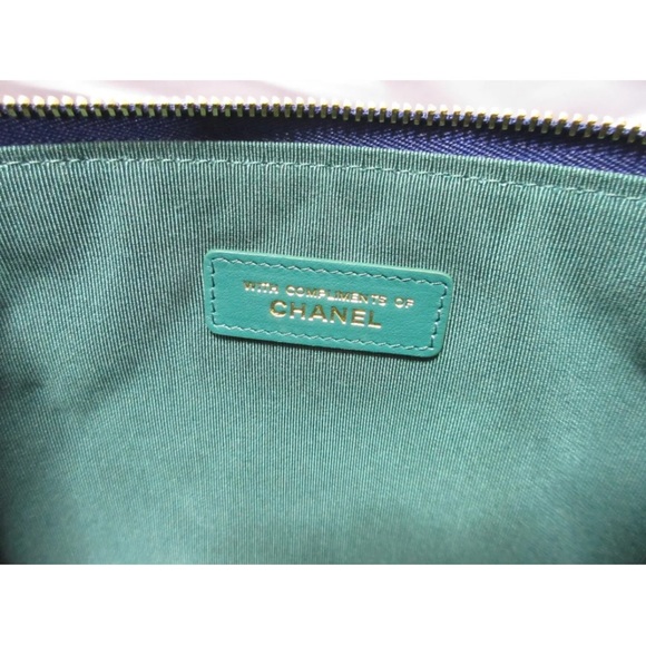 Authentic new CHANEL CC clutch - Picture 4 of 10